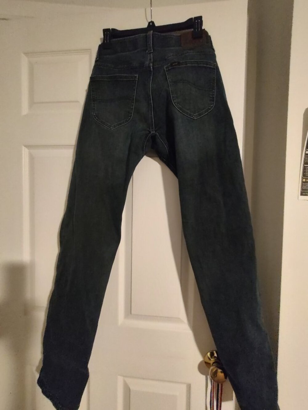 Lee - Picture 2 of 2